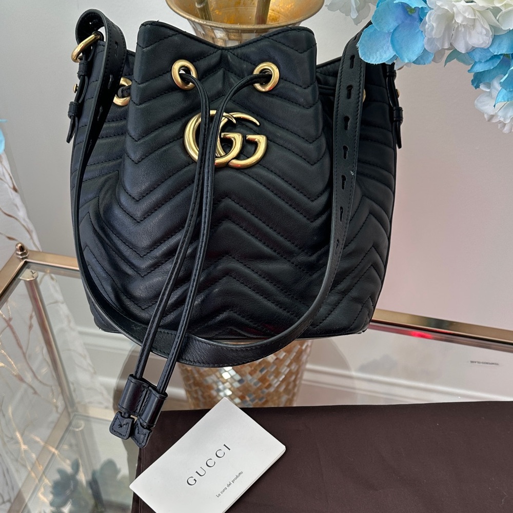 Authentic Gucci Black Leather Bucket Bag with card holder - Picture 7 of 16